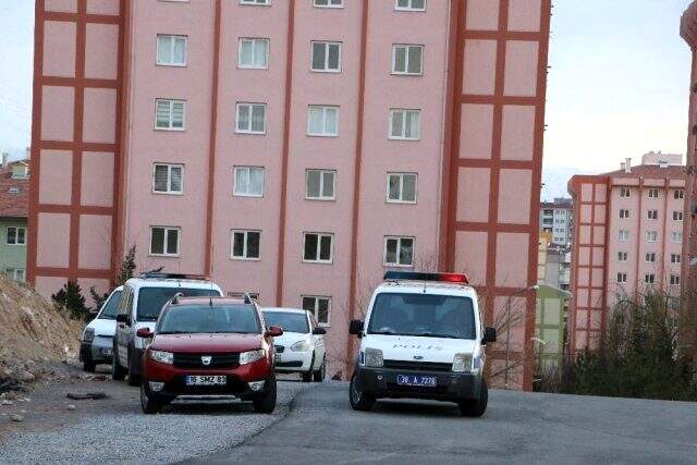 Silahla vurduğu kız arkadaşını öldü sandı ardından intihar etti