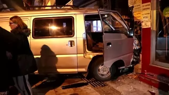 Yalova’da kontrolden çıkan kamyonet dükkana çarptı: 1 yaralı