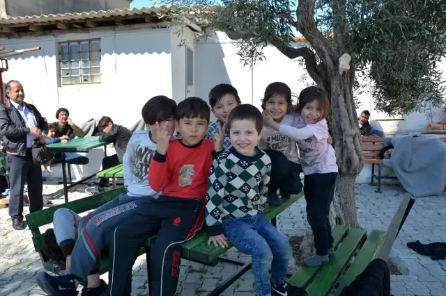 Yunan Sahil Güvenlik ekiplerinin dönmeye zorladığı sığınmacılar kurtarıldı Yunan Sahil Güvenlik ekiplerinin dönmeye zorladığı sığınmacılar kurtarıldı