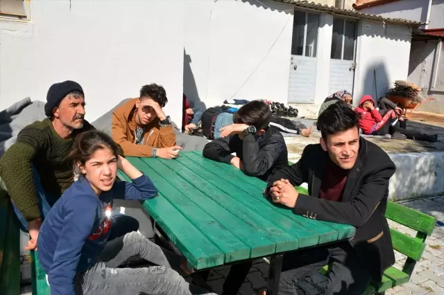 Yunan Sahil Güvenlik ekiplerinin dönmeye zorladığı sığınmacılar kurtarıldı Yunan Sahil Güvenlik ekiplerinin dönmeye zorladığı sığınmacılar kurtarıldı