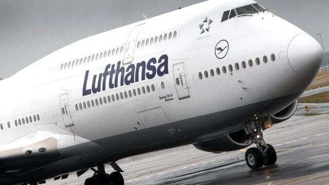 Alman havacılık devi Lufthansa, koronavirüs nedeniyle uçuş kapasitesini yarı yarıya azaltacak