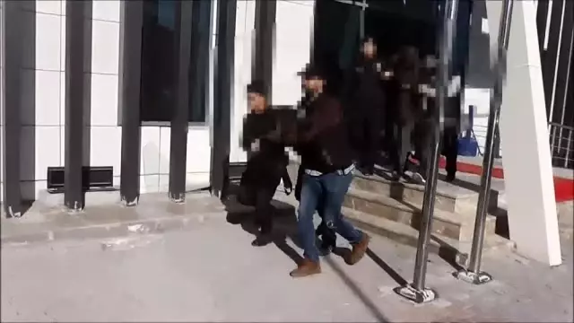 Bismil'de takibe alınan şahıslar 22 kilogram esrar ile yakalandı