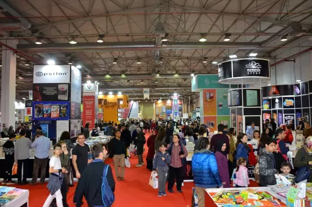 Bursa'da kitapseverlerin dört gözle beklediği fuar açıldı