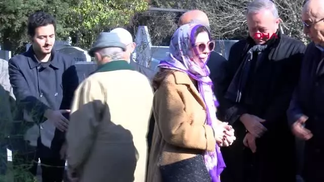 Çetin emeç mezarı başında anıldı Çetin emeç mezarı başında anıldı