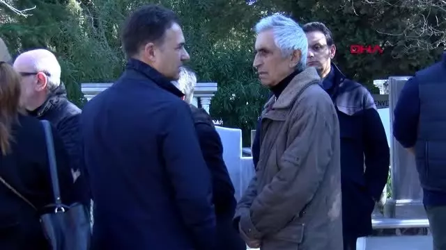 Çetin emeç mezarı başında anıldı Çetin emeç mezarı başında anıldı
