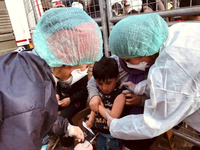 Edirne'deki sığınmacı çocuklara aşı yapılıyor Haberler