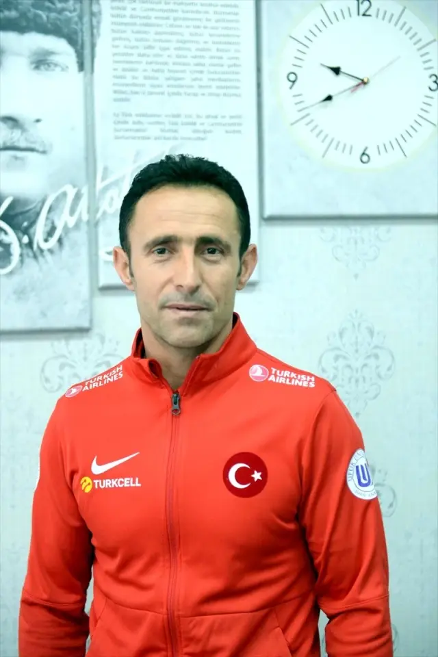 Futbolcuyken kazandığı başarıyı teknik direktör olarak tekrarlamak istiyor Futbolcuyken kazandığı başarıyı teknik direktör olarak tekrarlamak istiyor