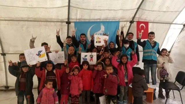 Göçmen çocukların yüzünü Bahçeli güldürdü Göçmen çocukların yüzünü Bahçeli güldürdü