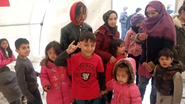 Göçmen çocukların yüzünü Bahçeli güldürdü Göçmen çocukların yüzünü Bahçeli güldürdü