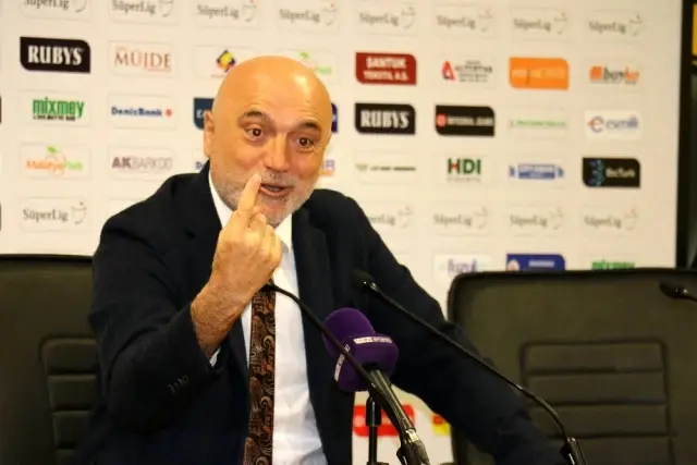 Hikmet Karaman: '1 puana Allah'a şükür demek gerekiyor' Hikmet Karaman: '1 puana Allah'a şükür demek gerekiyor'
