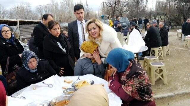 İYİ Partili Aylin Cesur, şehit cenazesindeki fotoğraflarla ilgili suskunluğunu bozdu