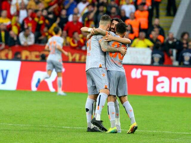 Medipol Başakşehir, Göztepe'yi 3-0 yendi