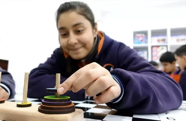 Öğrencilerin topladığı atıkların geliriyle 'Akıl ve Zeka Oyunları Sınıfı' oluşturuldu Öğrencilerin topladığı atıkların geliriyle 'Akıl ve Zeka Oyunları Sınıfı' oluşturuldu