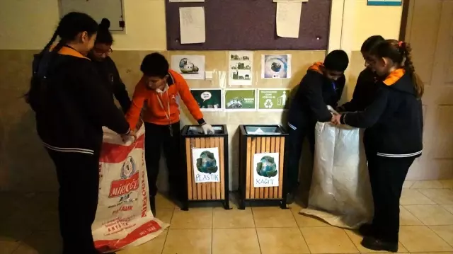 Öğrencilerin topladığı atıkların geliriyle 'Akıl ve Zeka Oyunları Sınıfı' oluşturuldu Öğrencilerin topladığı atıkların geliriyle 'Akıl ve Zeka Oyunları Sınıfı' oluşturuldu