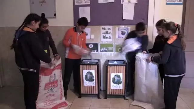 Öğrencilerin topladığı atıkların geliriyle 'Akıl ve Zeka Oyunları Sınıfı' oluşturuldu Öğrencilerin topladığı atıkların geliriyle 'Akıl ve Zeka Oyunları Sınıfı' oluşturuldu