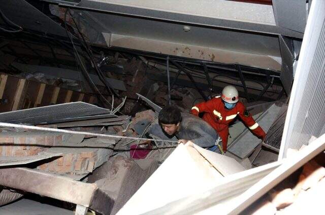 Son Dakika: Çin'de koronavirüs hastalarının tutulduğu karantina oteli çöktü: 70 kişi enkaz altında kaldı