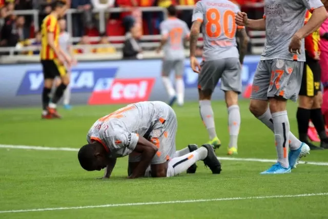 Süper Lig: Göztepe: 0 - Başakşehir: 1 (İlk yarı) Süper Lig: Göztepe: 0 - Başakşehir: 1 (İlk yarı)