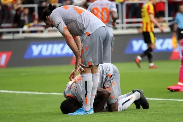 Süper Lig: Göztepe: 0 - Başakşehir: 1 (İlk yarı) Süper Lig: Göztepe: 0 - Başakşehir: 1 (İlk yarı)