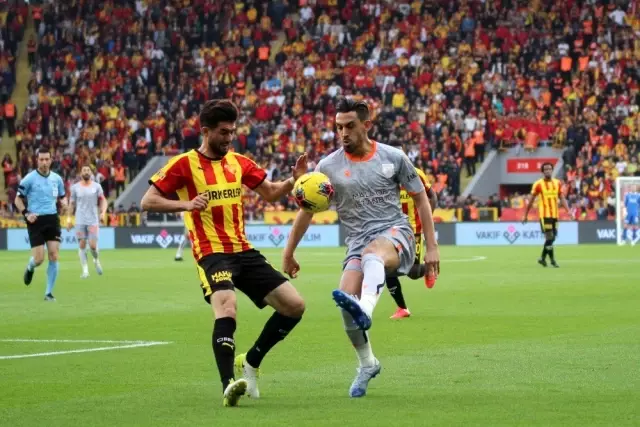 Süper Lig: Göztepe: 0 - Başakşehir: 1 (İlk yarı) Süper Lig: Göztepe: 0 - Başakşehir: 1 (İlk yarı)