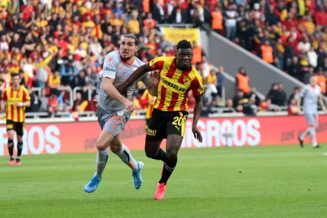 Süper Lig: Göztepe: 0 - Başakşehir: 1 (İlk yarı) Süper Lig: Göztepe: 0 - Başakşehir: 1 (İlk yarı)