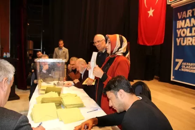 Varto'da AK Parti ilçe başkanlığı seçimi için üç aday yarıştı Varto'da AK Parti ilçe başkanlığı seçimi için üç aday yarıştı