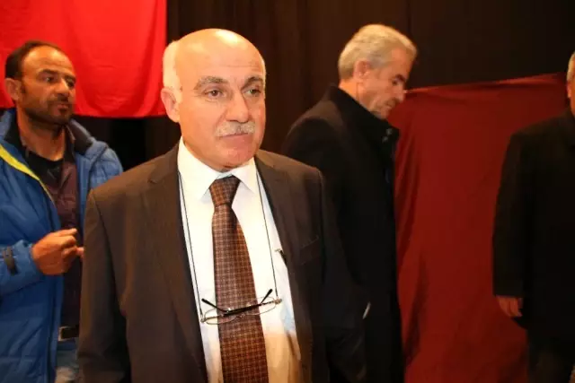 Varto'da AK Parti ilçe başkanlığı seçimi için üç aday yarıştı Varto'da AK Parti ilçe başkanlığı seçimi için üç aday yarıştı