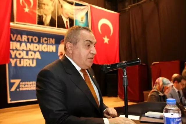 Varto'da AK Parti ilçe başkanlığı seçimi için üç aday yarıştı Varto'da AK Parti ilçe başkanlığı seçimi için üç aday yarıştı