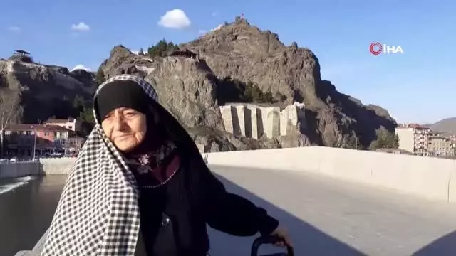 49 yıldır ev temizliğine giderek geçimini sağlıyor
