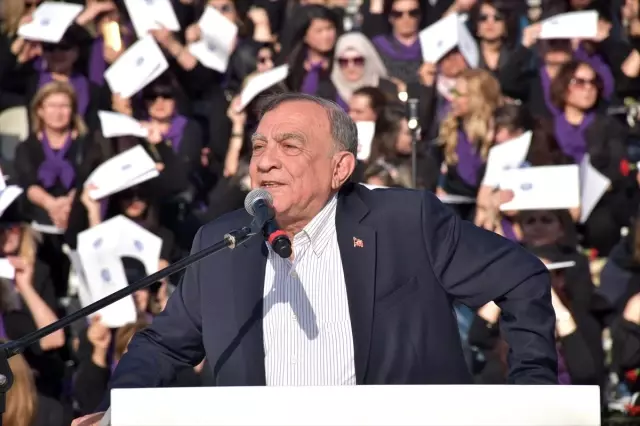 Adana'da '1000 Kadın Korosu' konser verdi Adana'da '1000 Kadın Korosu' konser verdi