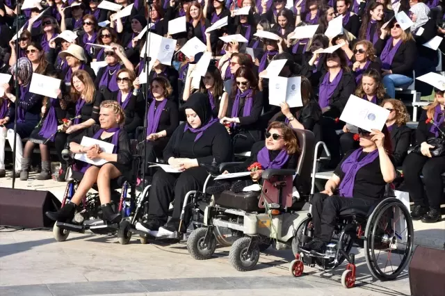 Adana'da '1000 Kadın Korosu' konser verdi Adana'da '1000 Kadın Korosu' konser verdi
