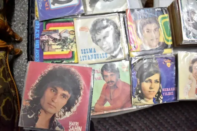Adıyamanlı kaporta ustasının plak ve kaset merakı Adıyamanlı kaporta ustasının plak ve kaset merakı