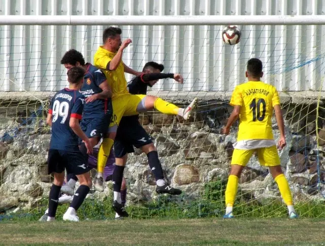 Alaçatıspor, 7-1'lik galibiyeti kadınlara armağan etti