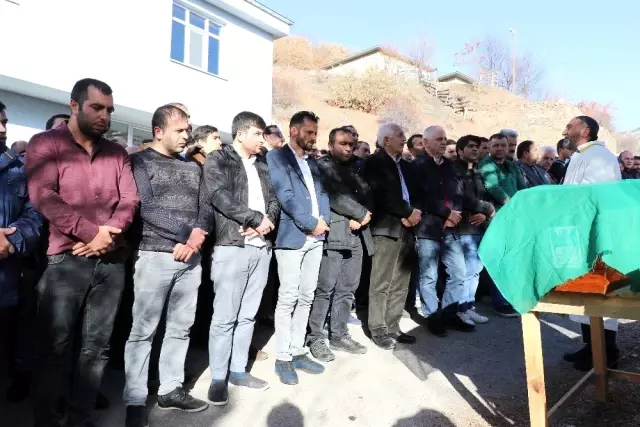 Balık havuzuna düşerek boğulan minik Beren son yolculuğuna uğurlandı