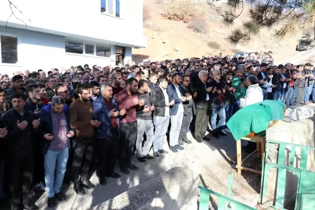 Balık havuzuna düşerek boğulan minik Beren son yolculuğuna uğurlandı