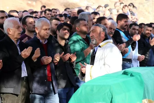 Balık havuzuna düşerek boğulan minik Beren son yolculuğuna uğurlandı