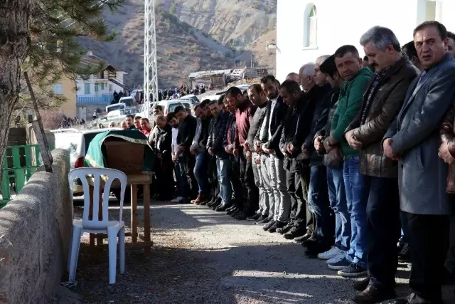 Balık havuzuna düşerek boğulan minik Beren son yolculuğuna uğurlandı