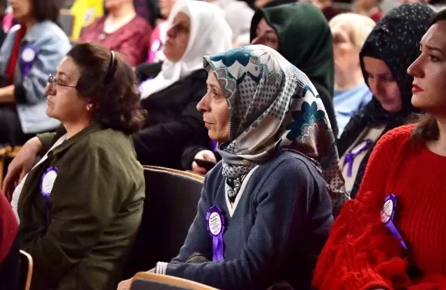 Beylikdüzü'nde 8 Mart Dünya Emekçi Kadınlar Günü söyleşisine yoğun ilgi Beylikdüzü'nde 8 Mart Dünya Emekçi Kadınlar Günü söyleşisine yoğun ilgi
