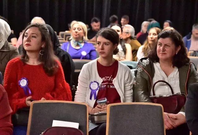 Beylikdüzü'nde 8 Mart Dünya Emekçi Kadınlar Günü söyleşisine yoğun ilgi Beylikdüzü'nde 8 Mart Dünya Emekçi Kadınlar Günü söyleşisine yoğun ilgi