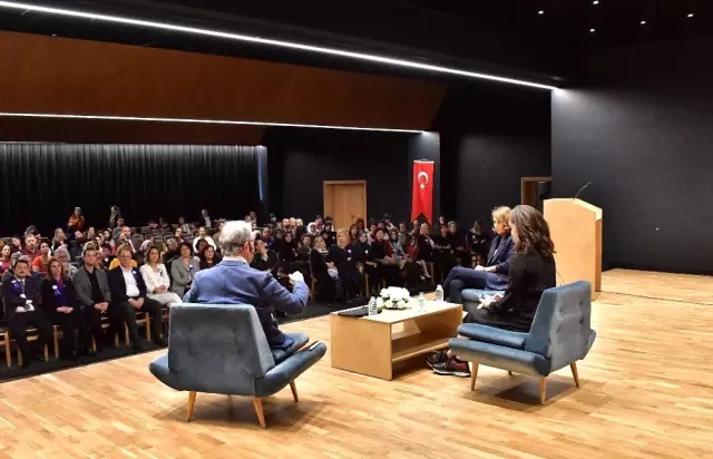 Beylikdüzü'nde 8 Mart Dünya Emekçi Kadınlar Günü söyleşisine yoğun ilgi Beylikdüzü'nde 8 Mart Dünya Emekçi Kadınlar Günü söyleşisine yoğun ilgi