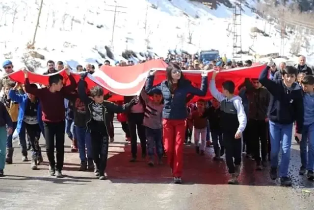 Çukurca'da doğa yürüyüşü Çukurca'da doğa yürüyüşü