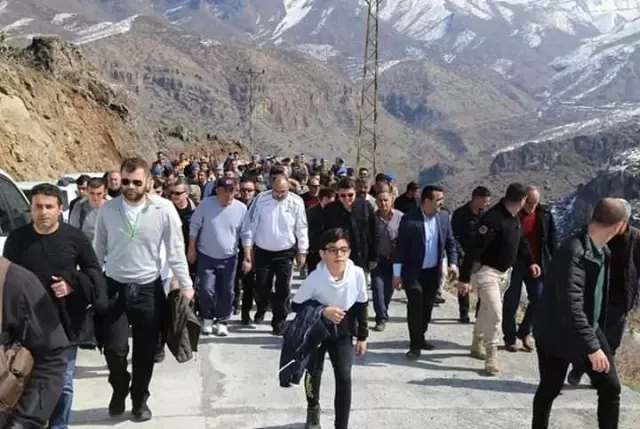 Çukurca'da doğa yürüyüşü Çukurca'da doğa yürüyüşü