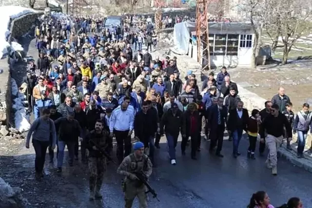 Çukurca'da doğa yürüyüşü Çukurca'da doğa yürüyüşü
