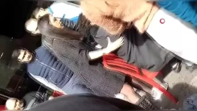 Dönerci küfür ettiğini iddia ettiği yabancı uyruklu şahsı elinden bıçakladı Dönerci küfür ettiğini iddia ettiği yabancı uyruklu şahsı elinden bıçakladı