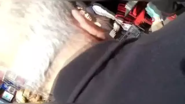 Dönerci küfür ettiğini iddia ettiği yabancı uyruklu şahsı elinden bıçakladı Dönerci küfür ettiğini iddia ettiği yabancı uyruklu şahsı elinden bıçakladı