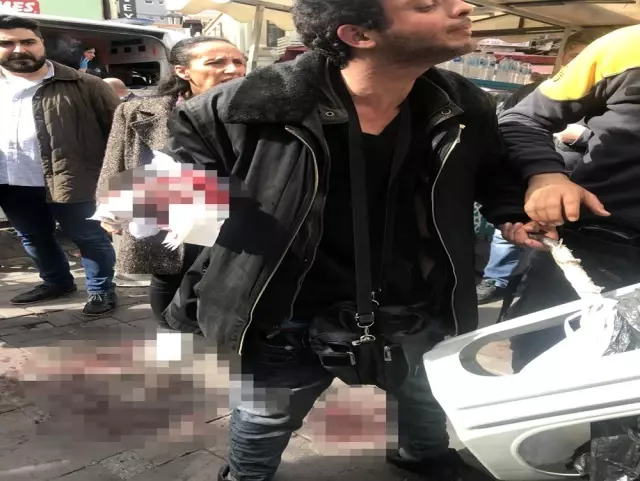 Beşiktaş'ta dönerci, Arapça küfür ettiğini söylediği gence döner bıçağıyla saldırdı Beşiktaş'ta dönerci, Arapça küfür ettiğini söylediği gence döner bıçağıyla saldırdı
