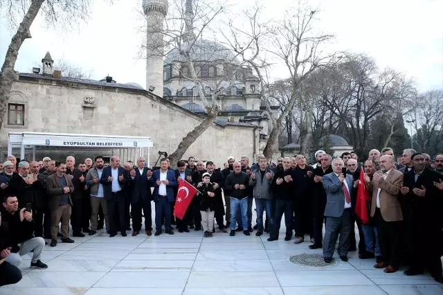 Eyüp Sultan Camisi'nde şehitler için dua okundu Eyüp Sultan Camisi'nde şehitler için dua okundu