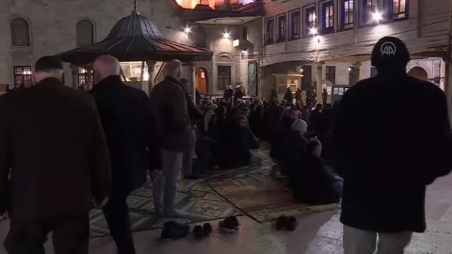 Eyüp Sultan Camisi'nde şehitler için dua okundu Eyüp Sultan Camisi'nde şehitler için dua okundu