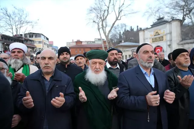 Eyüp Sultan Camisi'nde şehitler için dua okundu Eyüp Sultan Camisi'nde şehitler için dua okundu