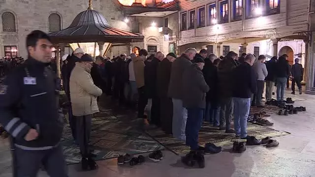 Eyüp Sultan Camisi'nde şehitler için dua okundu Eyüp Sultan Camisi'nde şehitler için dua okundu
