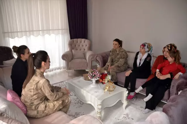 Gaziantep, Adıyaman ve Kahramanmaraş'ta Dünya Kadınlar Günü kutlandı Gaziantep, Adıyaman ve Kahramanmaraş'ta Dünya Kadınlar Günü kutlandı